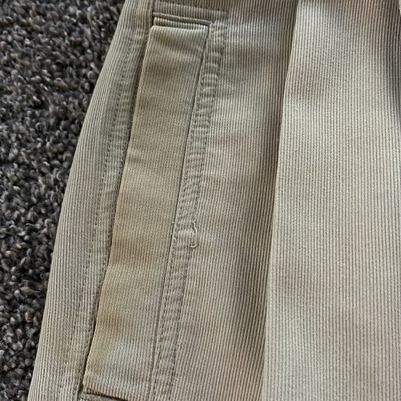 Tan Pleated Shorts, Size 34 - Picture 8 of 8